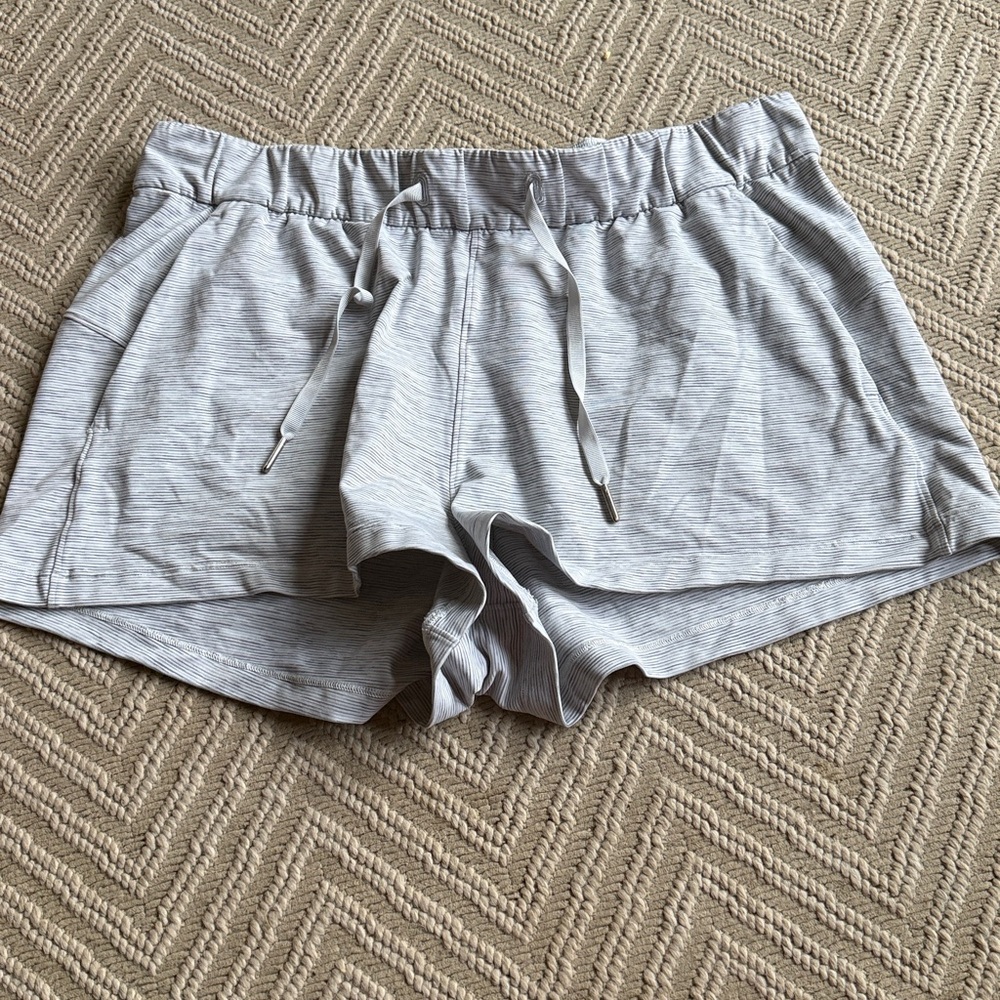 Lululemon on the fly shorts 2.5” size 10